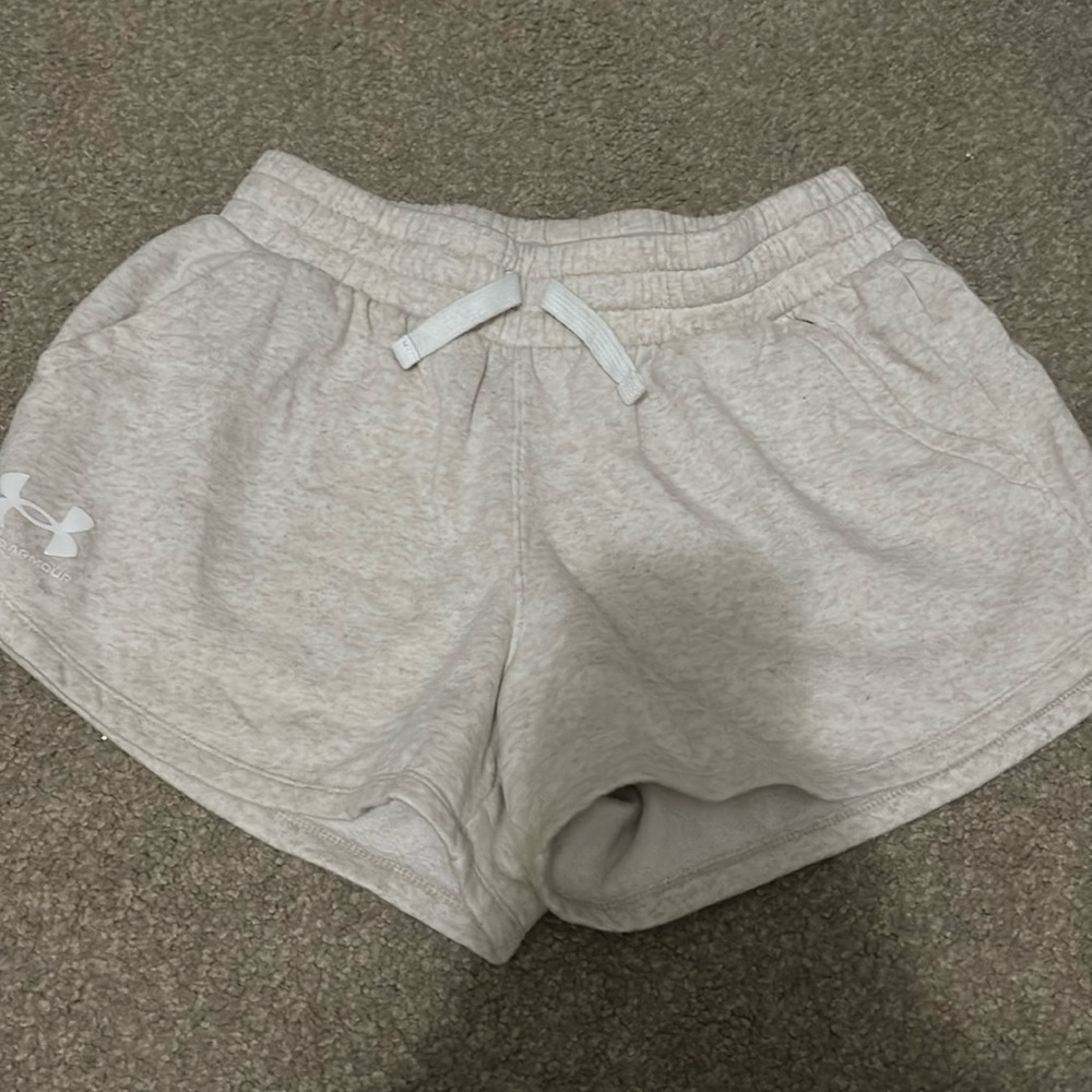 cream sweatshorts